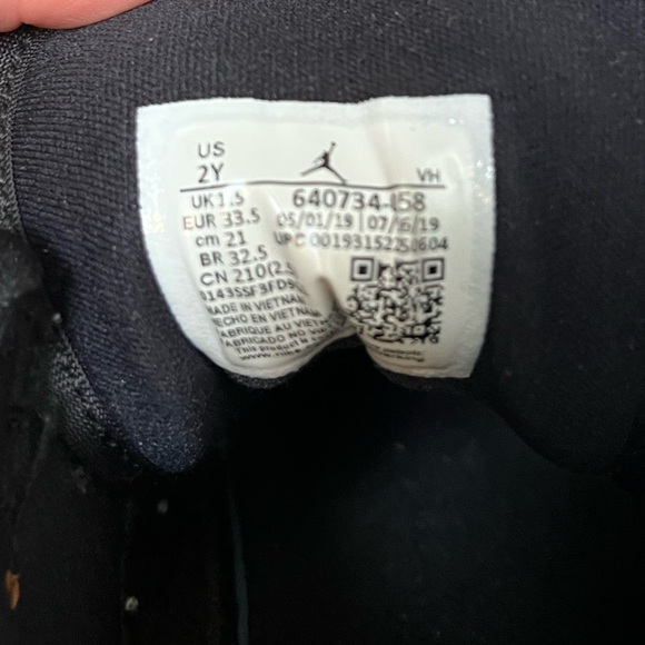 Jordan 1 Kids' Black and Orange Sneakers - Picture 5 of 6